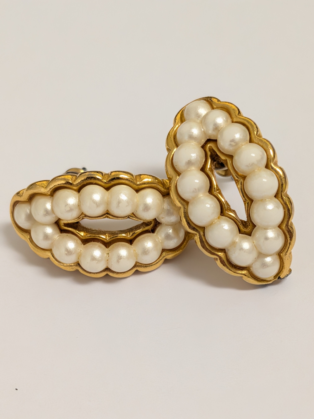 Vintage 70s Faux Pearl Stud Earrings Clam Shell Pierced Classic Timeless